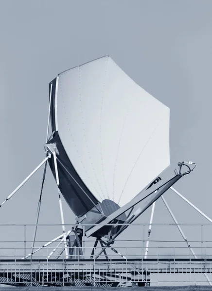 Highspeed-Satellitenschüssel — Stockfoto