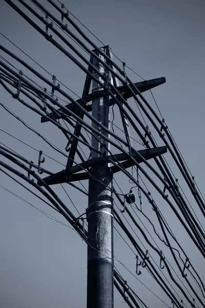 Старый электрический столб — стоковое фото