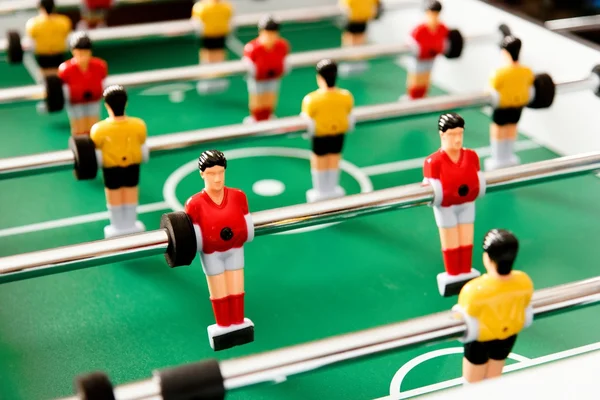 Primo piano del gioco di calcio balilla di plastica — Foto Stock