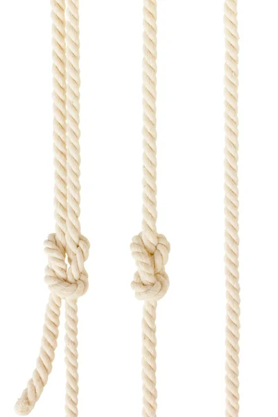 Schip touwen met knoop geïsoleerd op witte achtergrond — Stockfoto