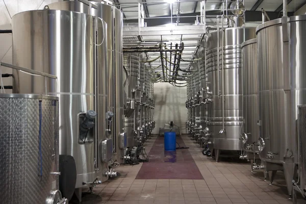 Tanques en embotellador —  Fotos de Stock