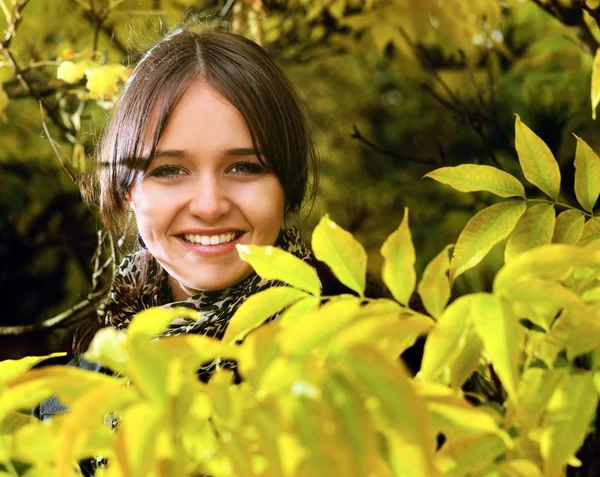 Menina no parque — Fotografia de Stock