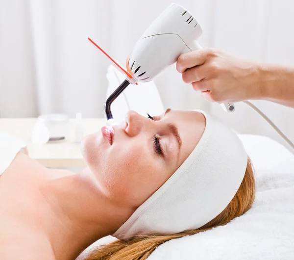 Cosmetic procedures in spa clinic — Stock Photo, Image