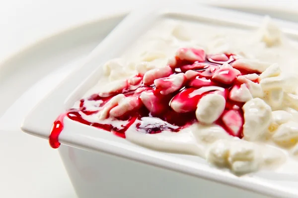 Cottage cheese with cherry jam — Stock Photo, Image