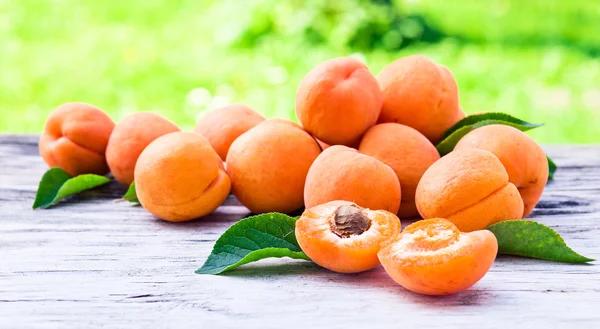 Ripe apricots — Stock Photo, Image