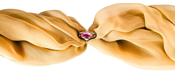 Золотое кольцо с аметистой — стоковое фото