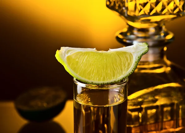 Zlatá tequila a vápno — Stock fotografie