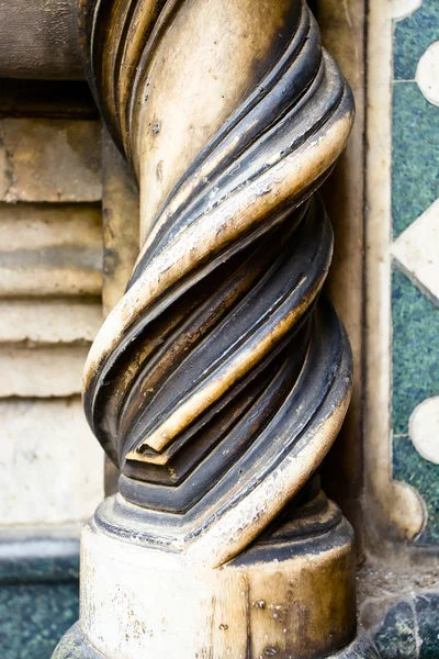 Elemento decorativo de uma catedral, Florença, Itália, século 16 — Fotografia de Stock