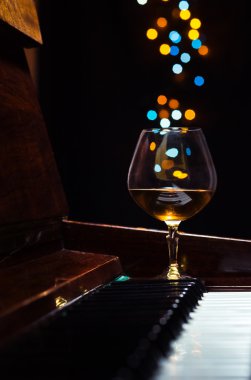 bir yudum konyak ile