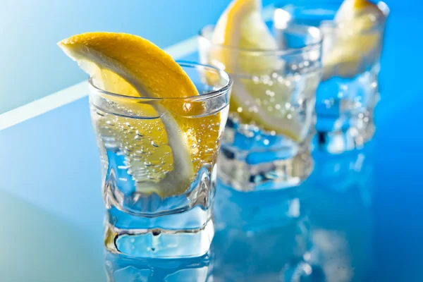 Gin with lemon on a glass table — Stock Photo, Image