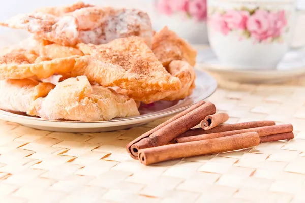 Pastry with sugar and cinnamon — Stock Photo, Image