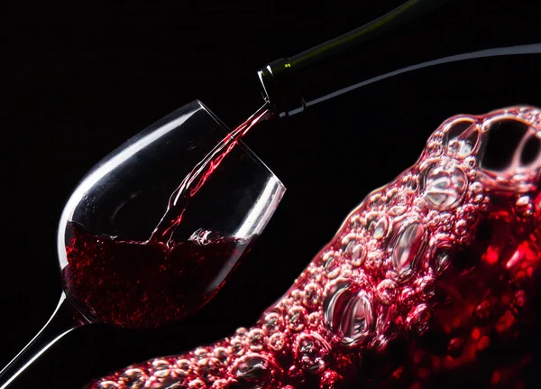 Bouteille et verre avec vin rouge — Photo