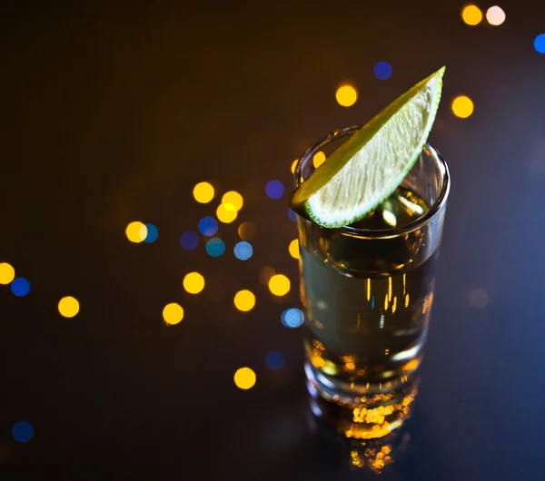 Tequila und Limette — Stockfoto