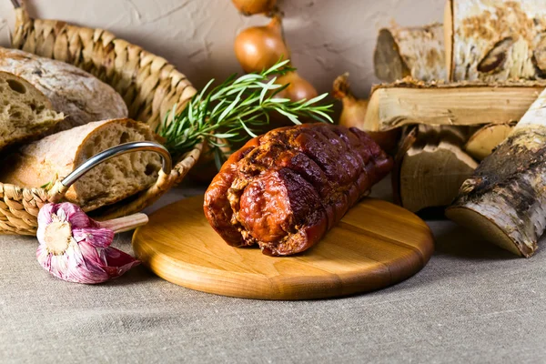 Uzené maso s rozmarýnem — Stock fotografie