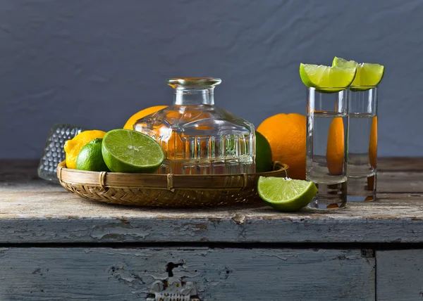 Tequila and citrus fruits — Stock Photo, Image