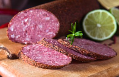 Tütsülenmiş sosis