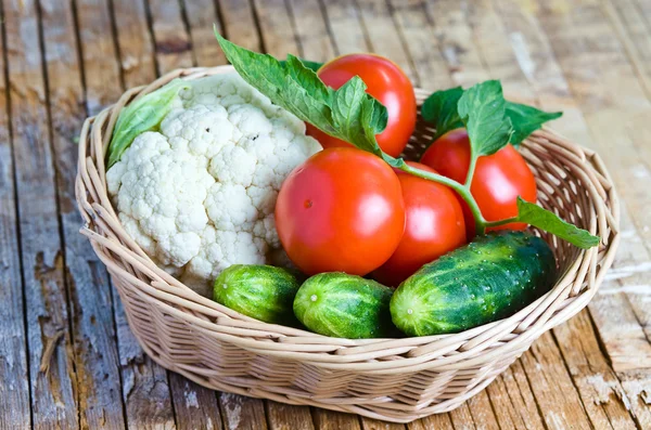 Gemüse im Korb — Stockfoto