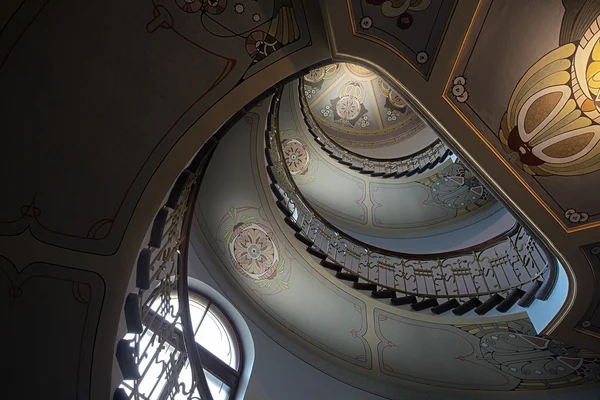 Escalera en el Museo Nacional de Arte Nouveau en Riga — Foto de Stock