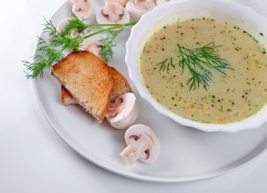 dereotu ile mantar çorbası