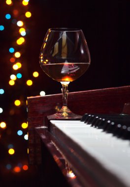 bir yudum konyak ile