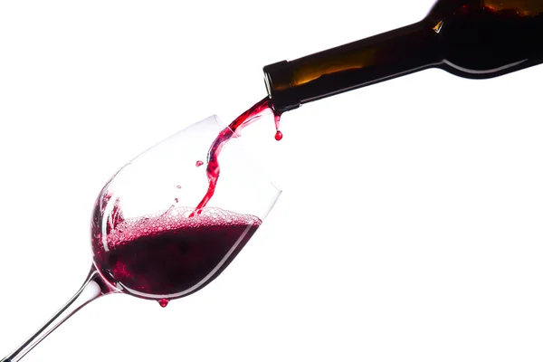 Червоне вино на білому тлі — стокове фото