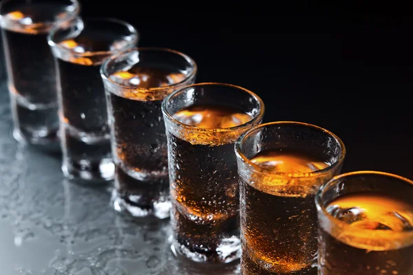 Brýle s alkoholický nápoj — Stock fotografie