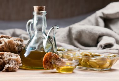 Zeytinyağı ve zeytin