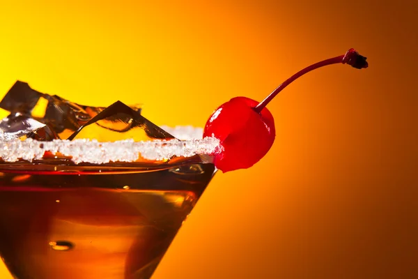 Cocktail med körsbär — Stockfoto
