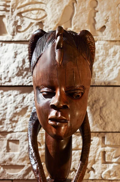Tradiční dřevěná socha z Afriky — Stock fotografie