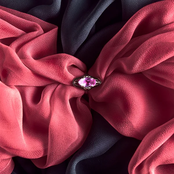 Gold ring with amethyst — Stock Photo, Image