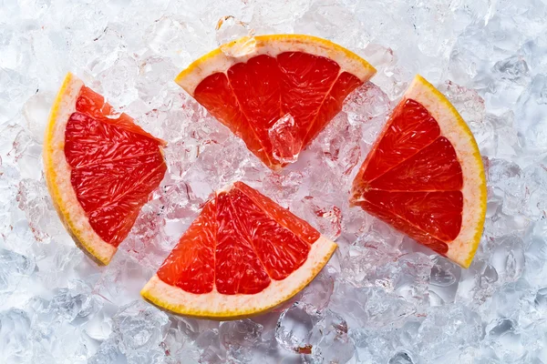Grapefruit with ice — Stock Photo, Image
