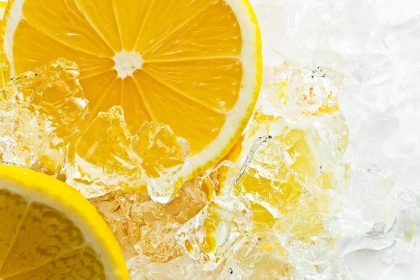 Лимон со льдом — стоковое фото