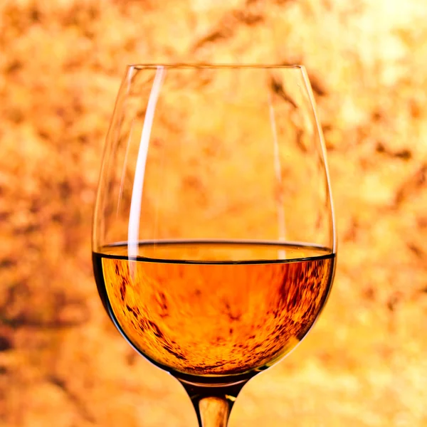 Verre avec vin blanc — Photo