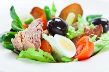 düşük ton balığı salatası