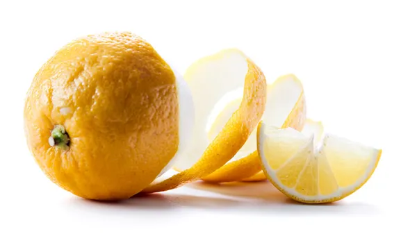 Zitrone isoliert auf Weiß — Stockfoto