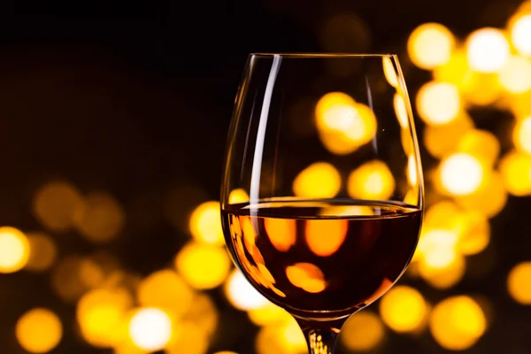 Glas mit Weißwein — Stockfoto