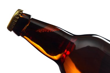  bira şişesi üzerinde beyaz izole kaydedilen kırpma yolu