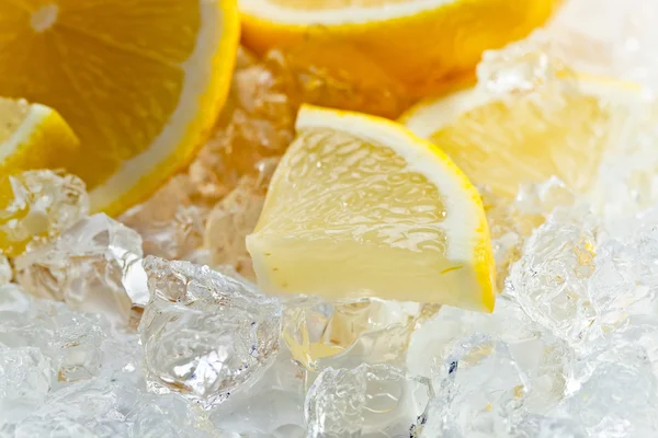 Limão com gelo — Fotografia de Stock