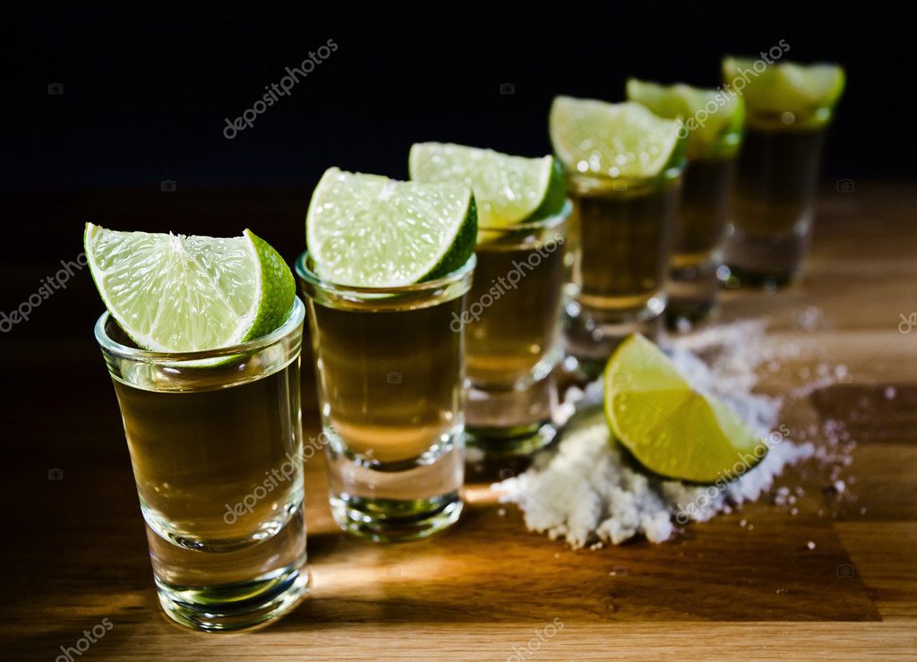 [Imagen: depositphotos_44203647-stock-photo-tequi...d-salt.jpg]