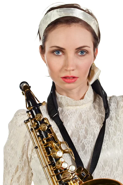 Femme avec saxophone isolé sur blanc — Photo