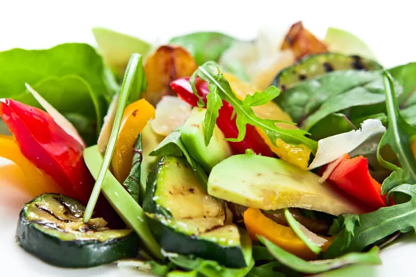 Salade met gegrilde courgette beenmerg — Stockfoto