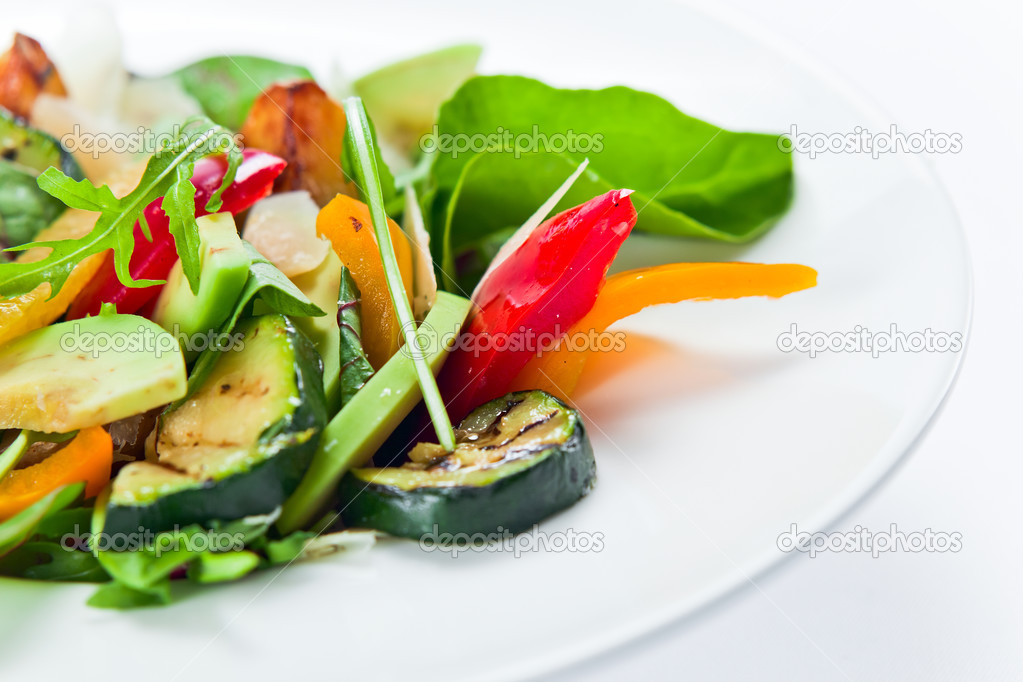  salad with grilled zucchini marrow