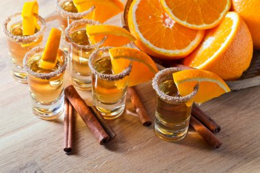 tekila portakal ve tarçın ile 