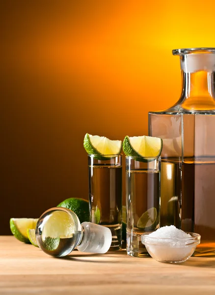 Tequila d'oro con sale e lime — Foto Stock