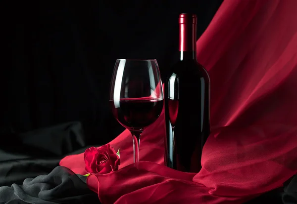 Bouteille et verre avec rouge — Photo