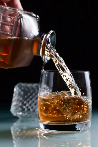 Bicchiere con whisky — Foto Stock