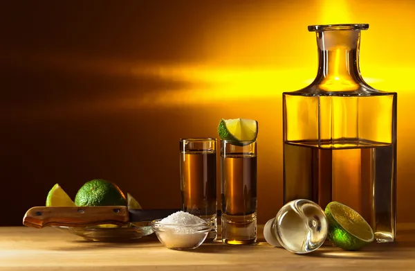 Gold tequila with salt and lime — Stock Photo, Image