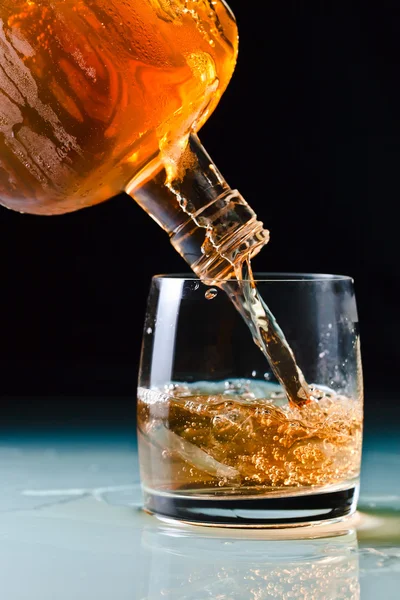 Стекло с виски — стоковое фото