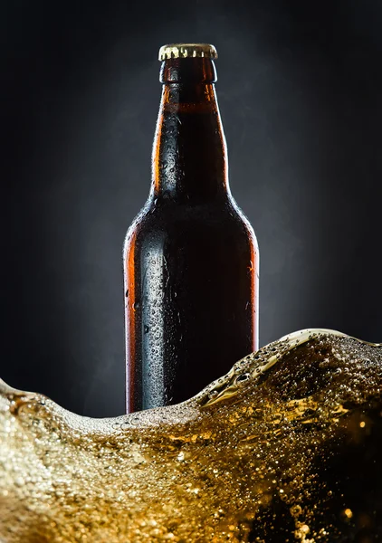 Frysta öl flaska — Stockfoto