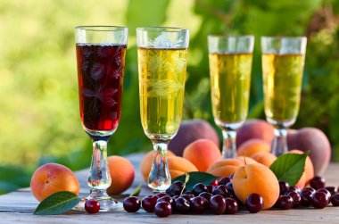 tatlı şarap ve meyve 